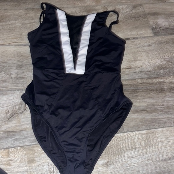 La Blanca Other - La Blanca one piece swimsuit